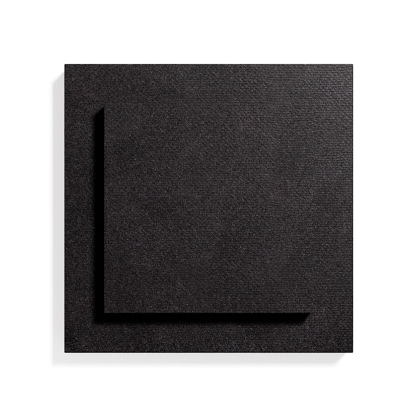 Förhöjd väggabsorbent Modern i svart färg och med synlig skugga.