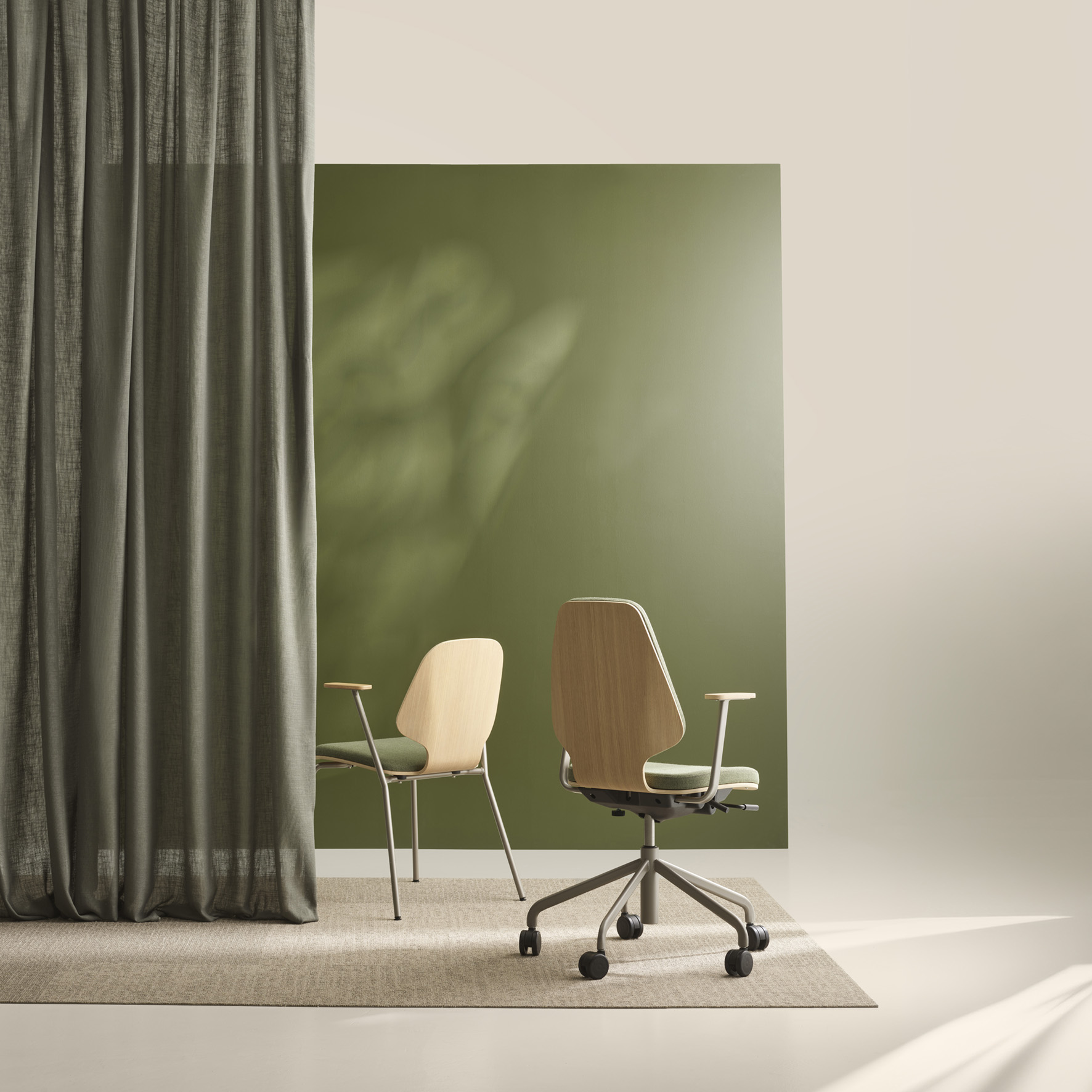 Råshult oak, armrests, stand champagne, fabric Cura Loop 68182