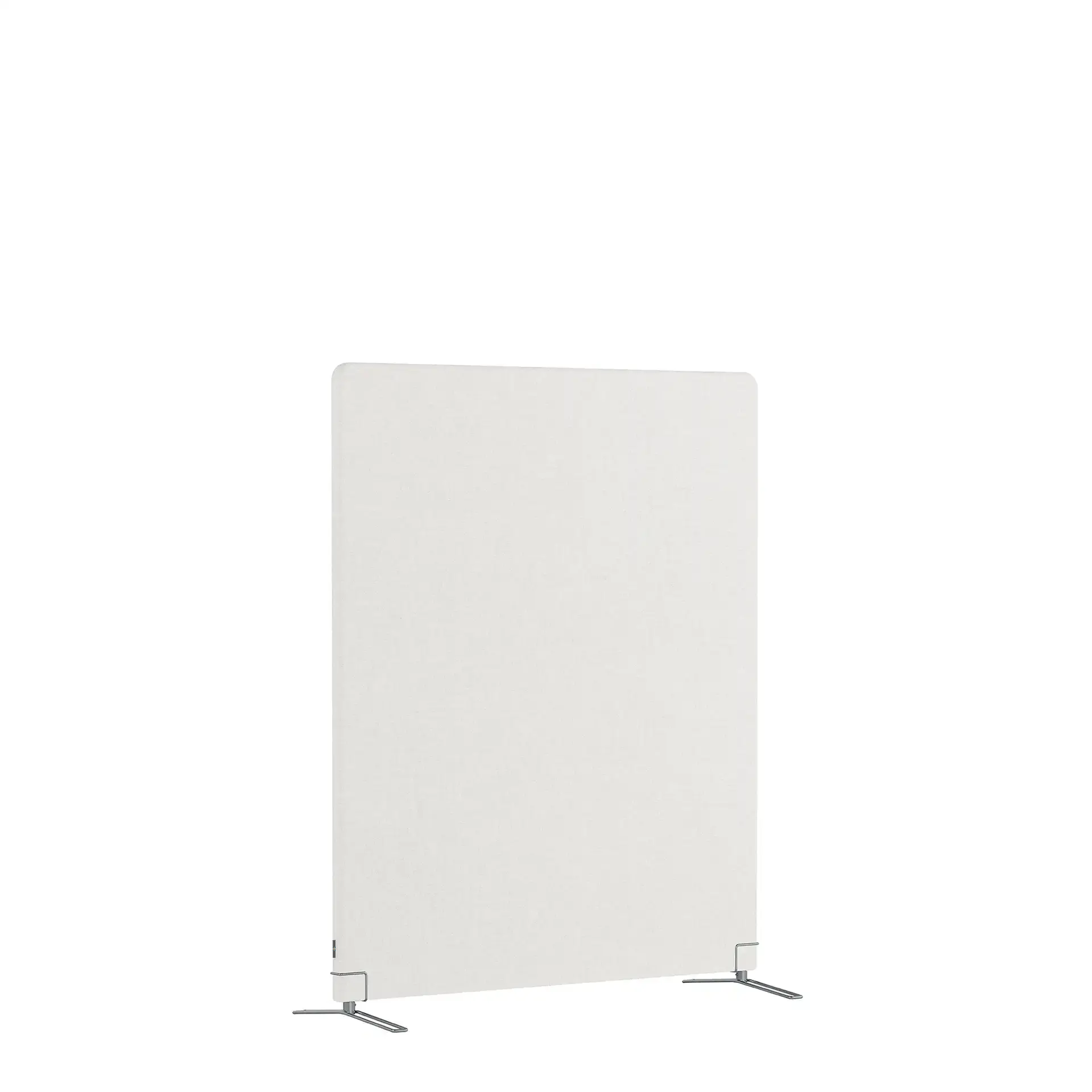 Golvskärm Selma i bredd 1200 mm. Klädd i tyg offwhite ståendes på skärmfötter.